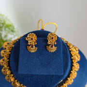 Non idol flower Necklace