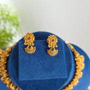 Non idol flower Necklace