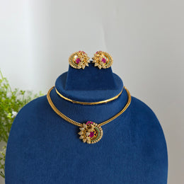 Ad Peacock Choker
