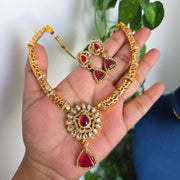 Hasli choker
