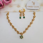 Flower pendant necklace