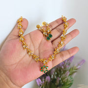 Flower pendant necklace