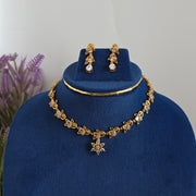 Flower pendant necklace