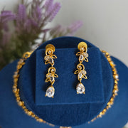 Flower pendant necklace