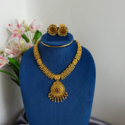 Inaaya  Gold Non idol Necklace