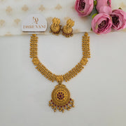 Inaaya  Gold Non idol Necklace