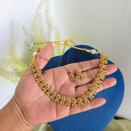 Flora leaf diamond necklace