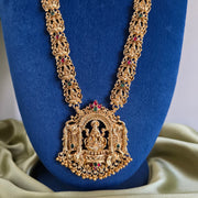 Padma lakshmi Matte gold haram