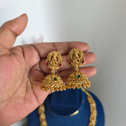 Padma lakshmi Matte gold haram