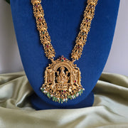 Padma lakshmi Matte gold haram