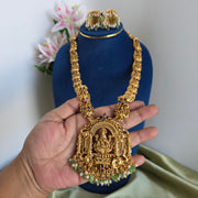 Padma lakshmi Matte gold haram